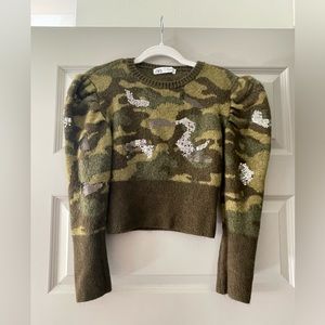 Worn twice. cute Zara crop sweater. Fits more like M.